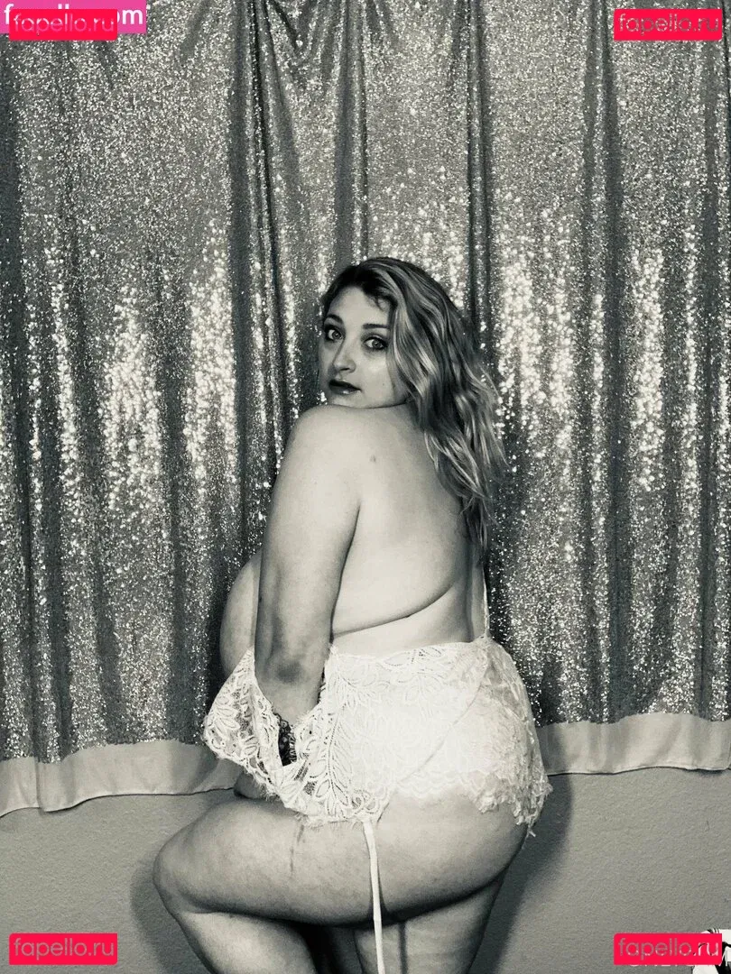 cambriacurves Onlyfans Photo Gallery 