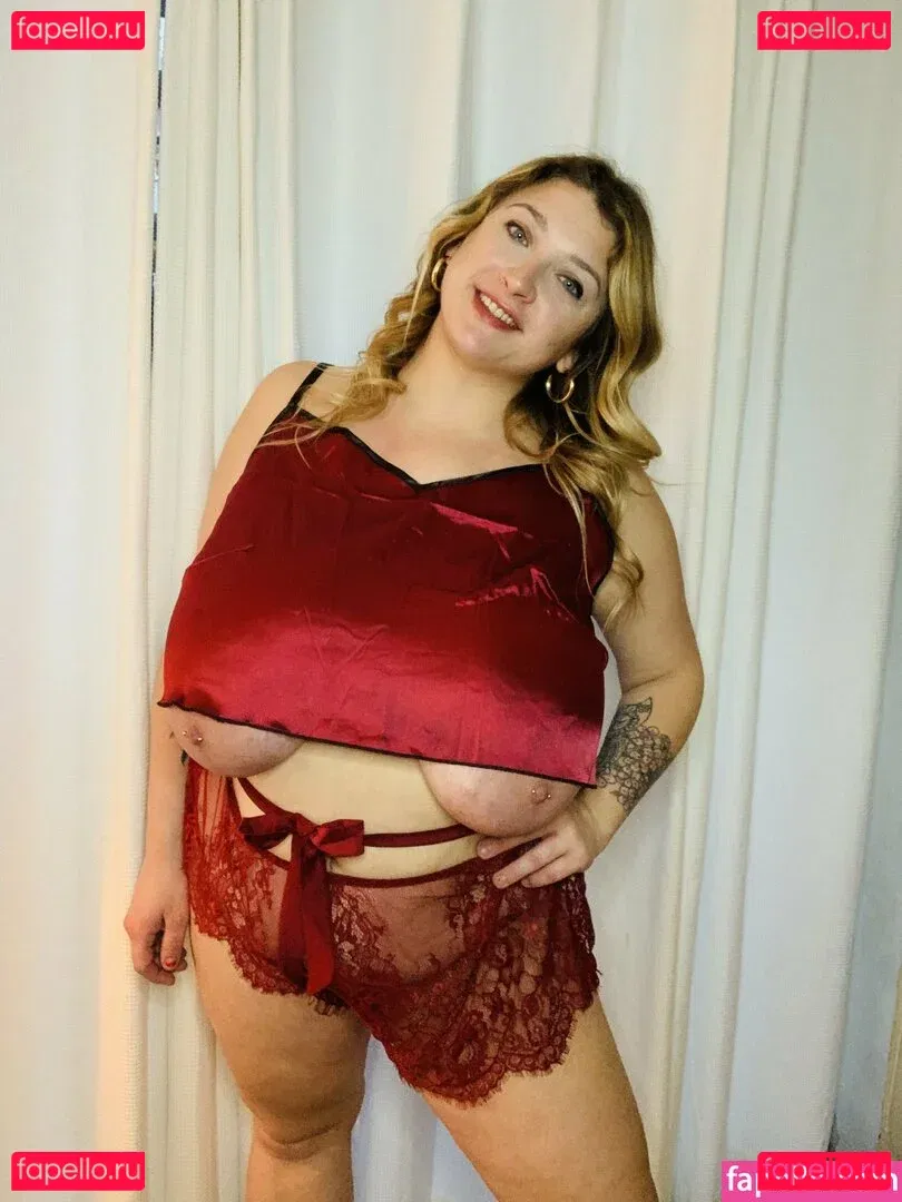 cambriacurves Onlyfans Photo Gallery 