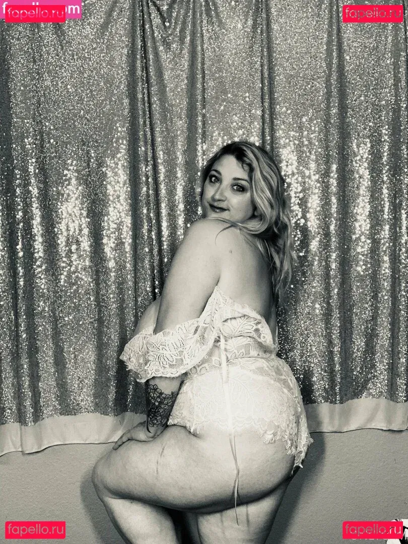 cambriacurves Onlyfans Photo Gallery 