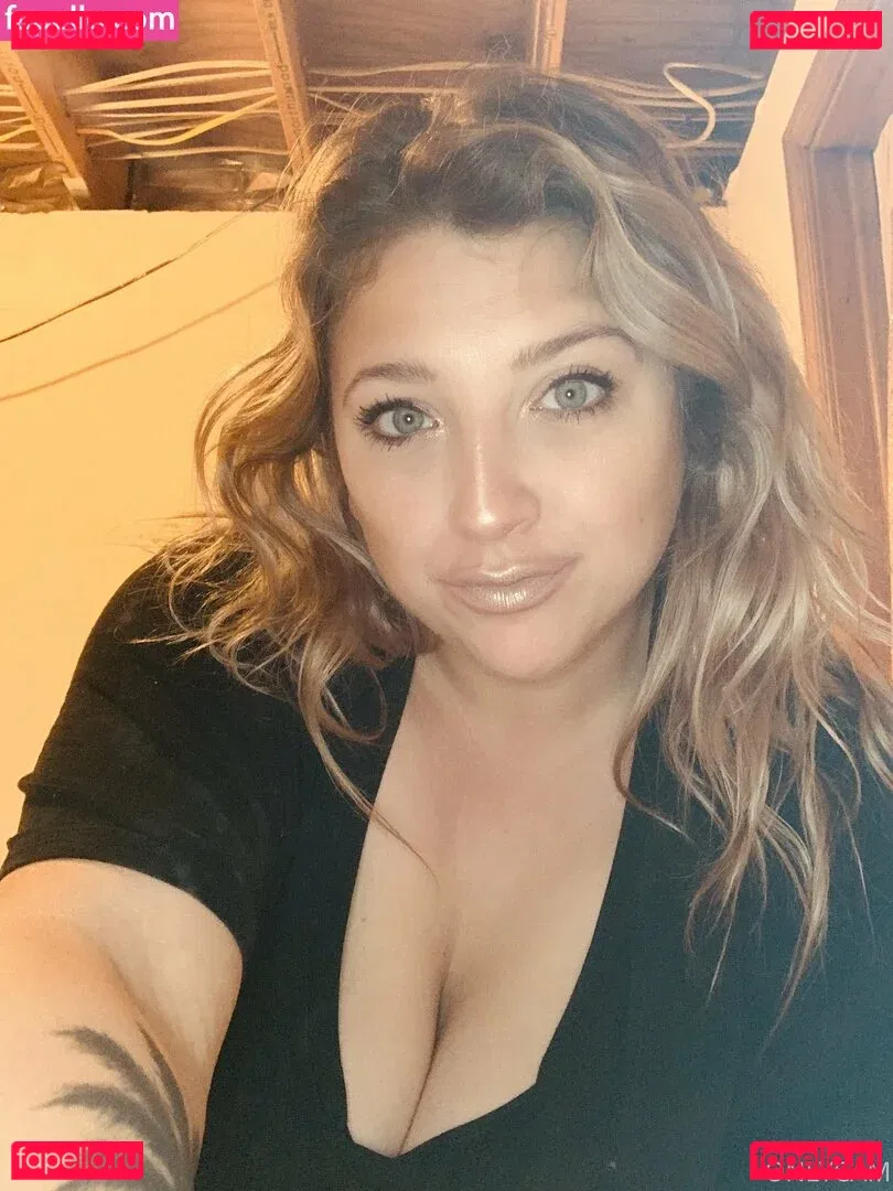 cambriacurves Onlyfans Photo Gallery 