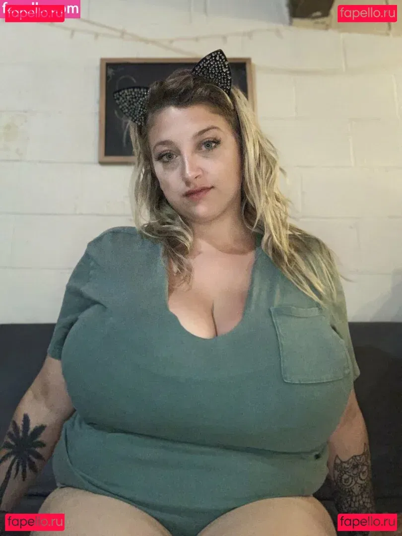 cambriacurves Onlyfans Photo Gallery 