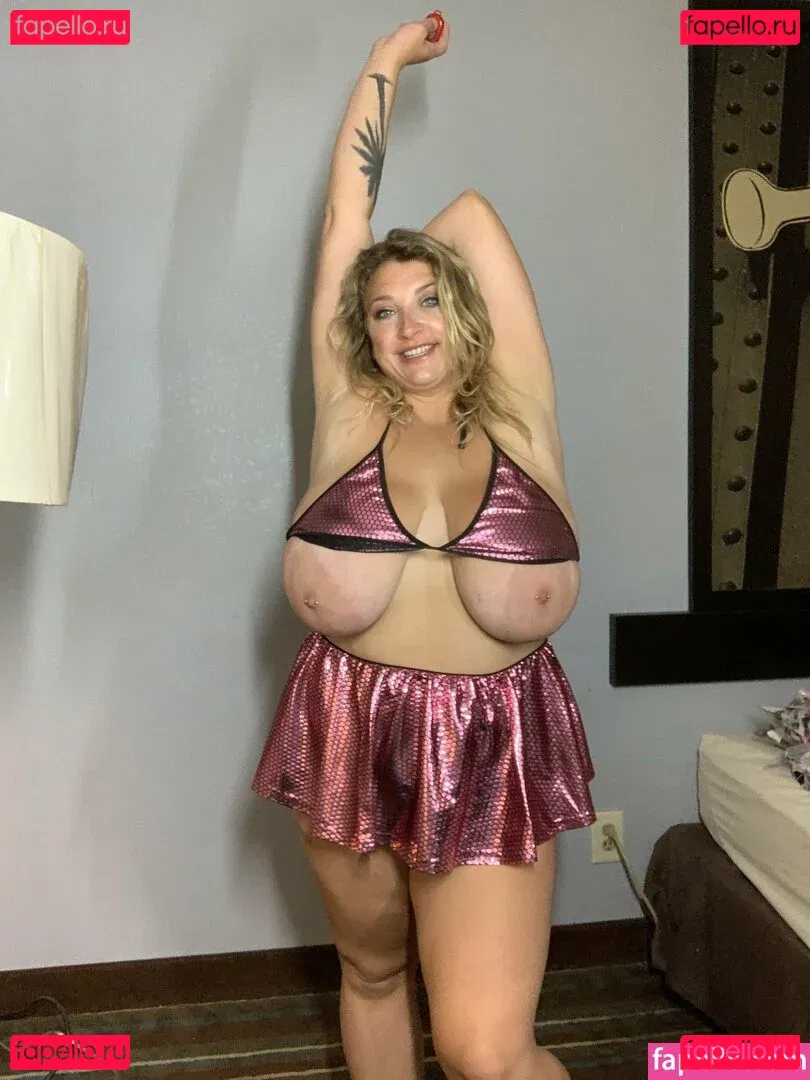 cambriacurves Onlyfans Photo Gallery 