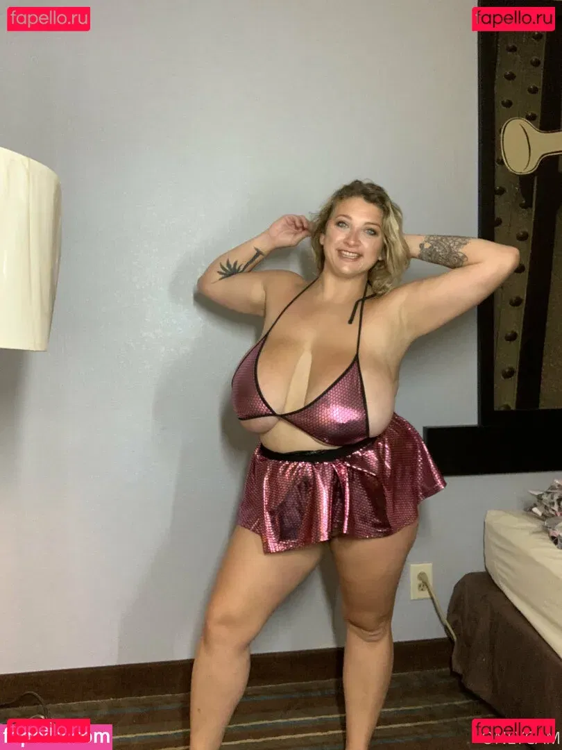 cambriacurves Onlyfans Photo Gallery 