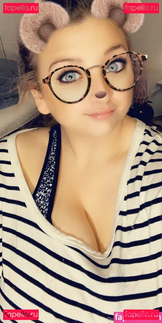 cambriacurves Onlyfans Photo Gallery 