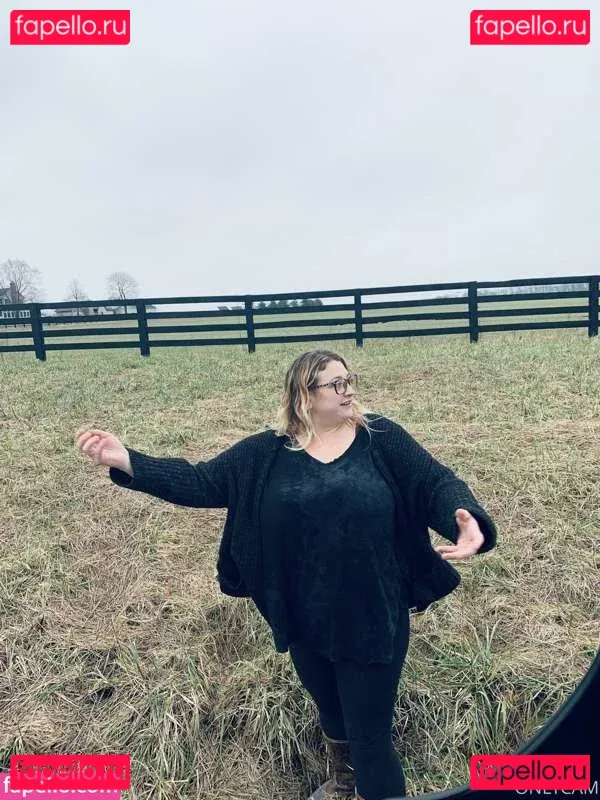 cambriacurves Onlyfans Photo Gallery 