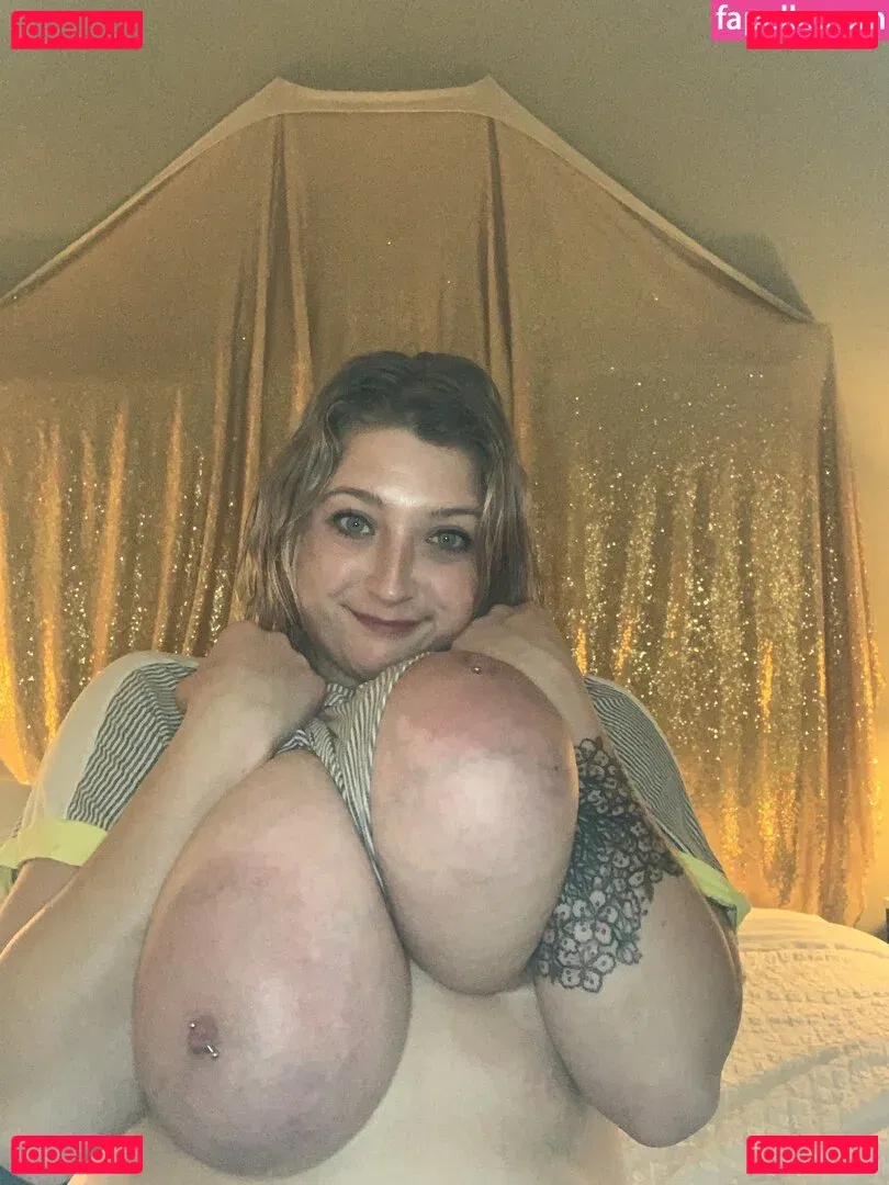 cambriacurves Onlyfans Photo Gallery 