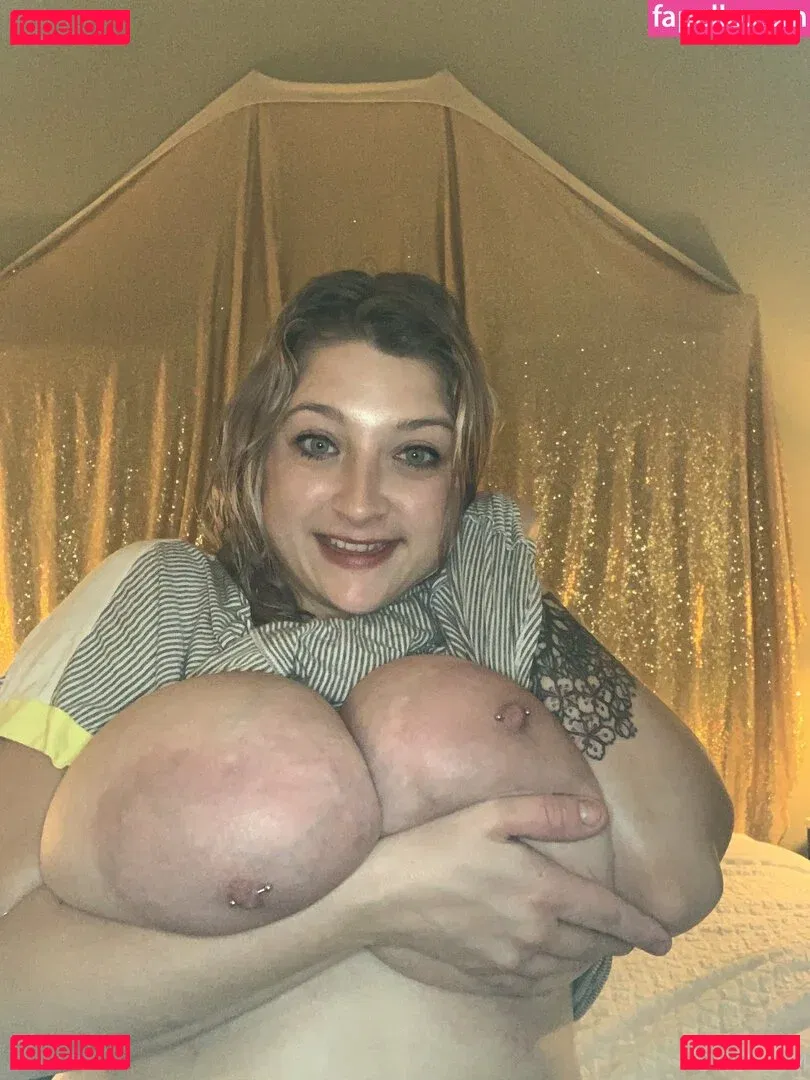 cambriacurves Onlyfans Photo Gallery 