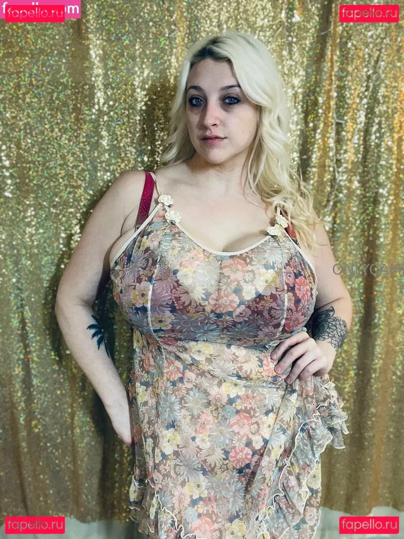 cambriacurves Onlyfans Photo Gallery 