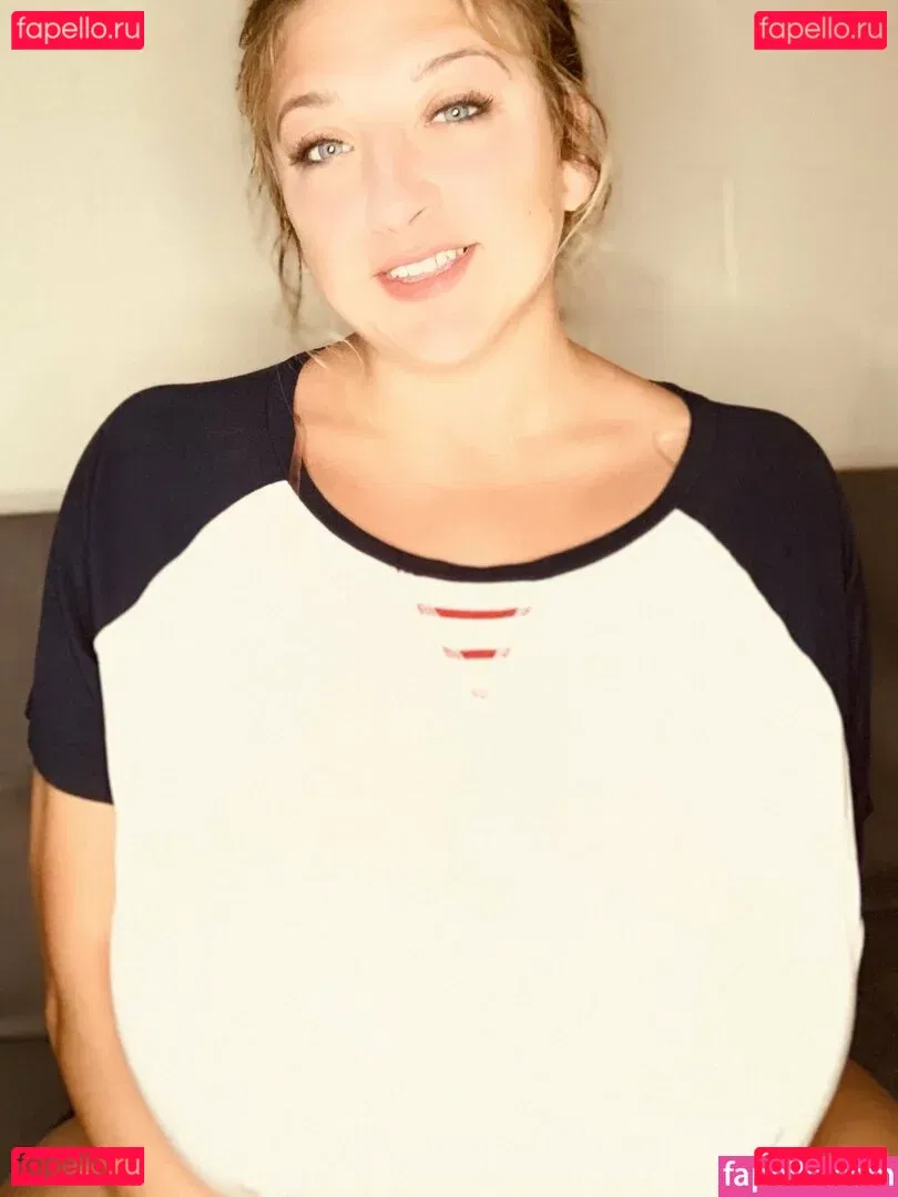 cambriacurves Onlyfans Photo Gallery 