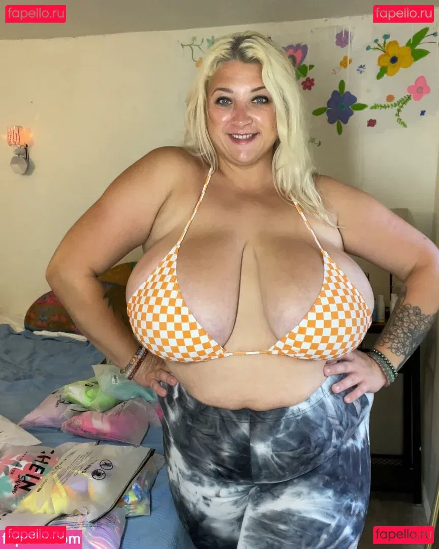 cambriacurves Onlyfans Photo Gallery 