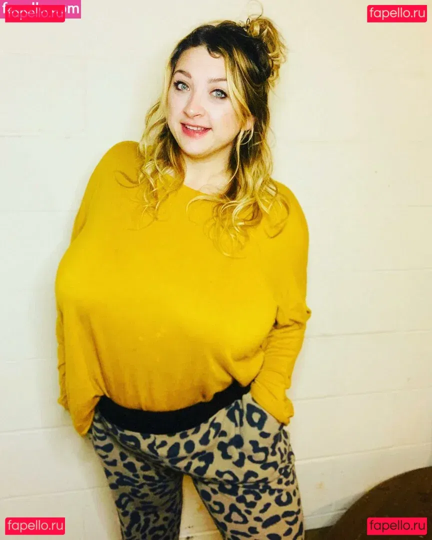 cambriacurves Onlyfans Photo Gallery 