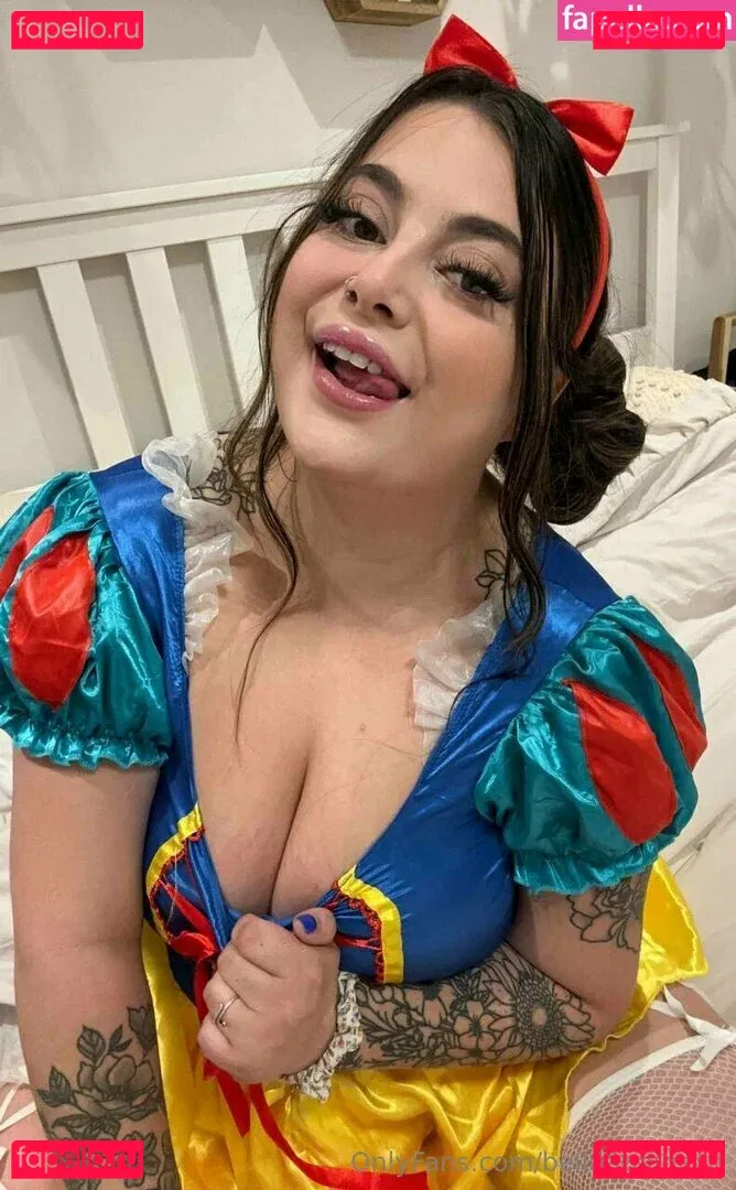 bellaapaigexo Onlyfans Photo Gallery 