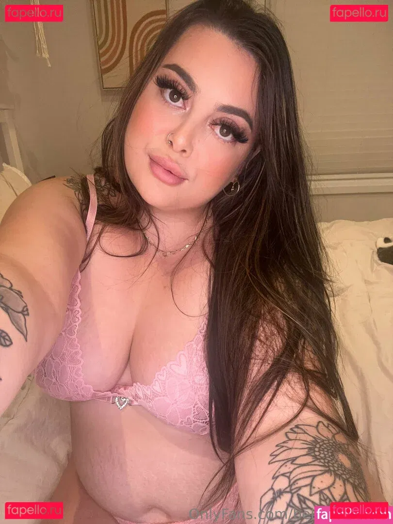 bellaapaigexo Onlyfans Photo Gallery 