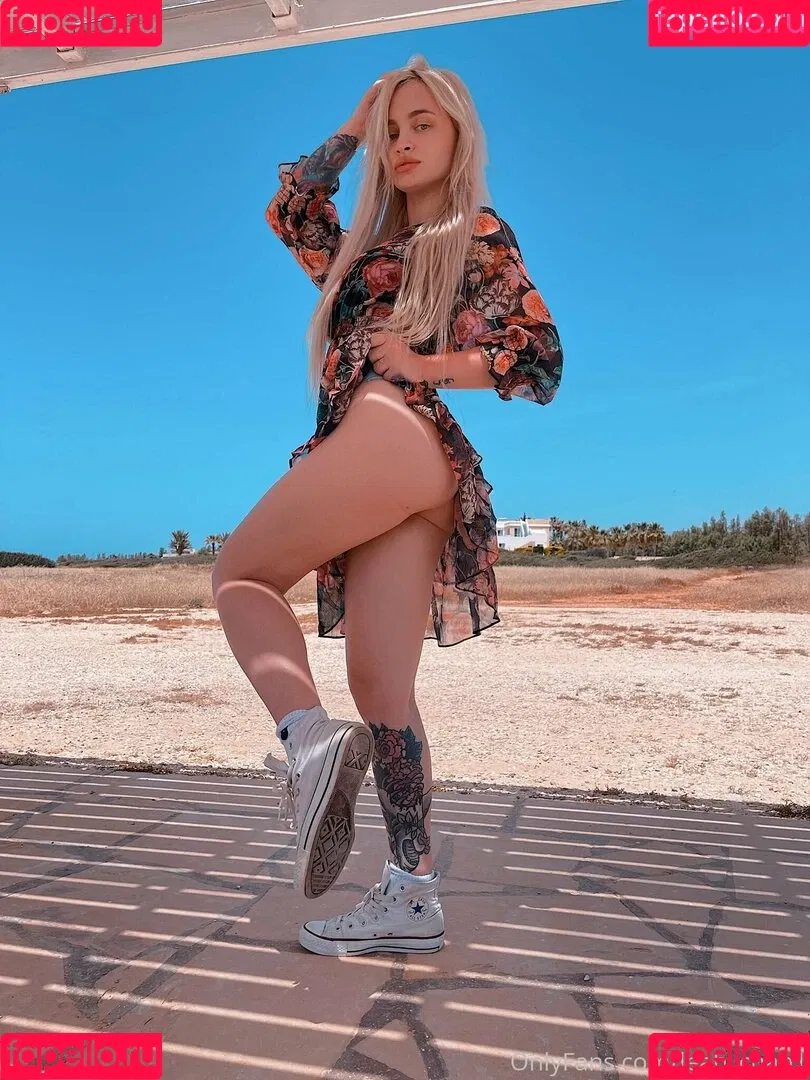 Leah Larsh Onlyfans Photo Gallery 