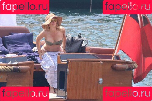 Gillian Anderson Onlyfans Photo Gallery 