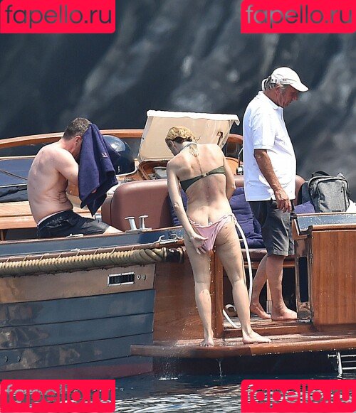 Gillian Anderson Onlyfans Photo Gallery 