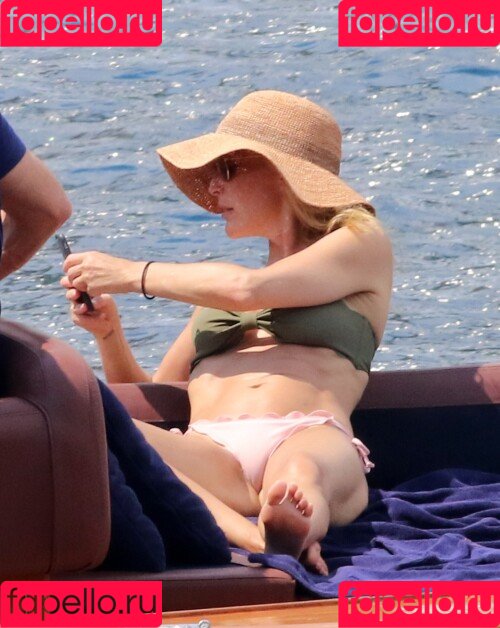 Gillian Anderson Onlyfans Photo Gallery 