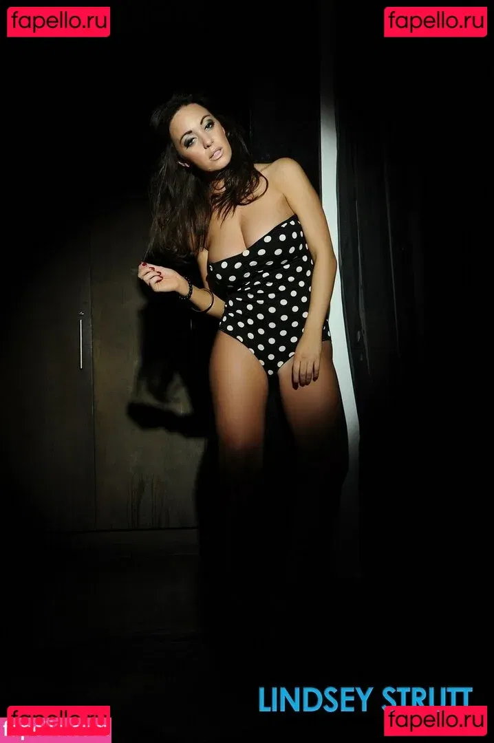 Lindsey Strutt Onlyfans Photo Gallery 