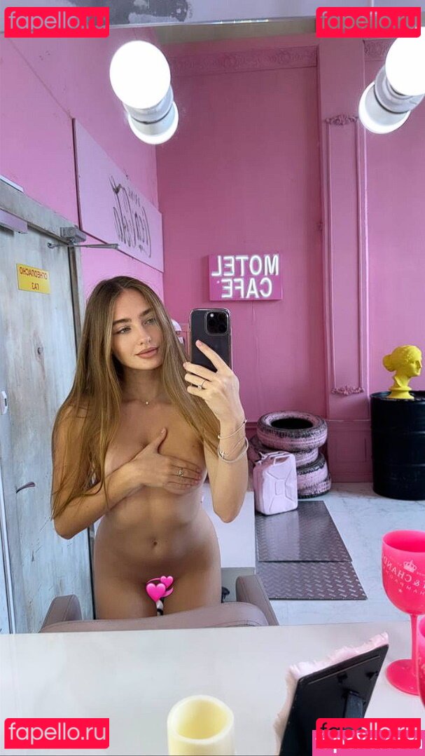 Julia Erokhina / e_r_o_s_h_i_k / eroshik / eroshik.dream Onlyfans Photo Gallery 