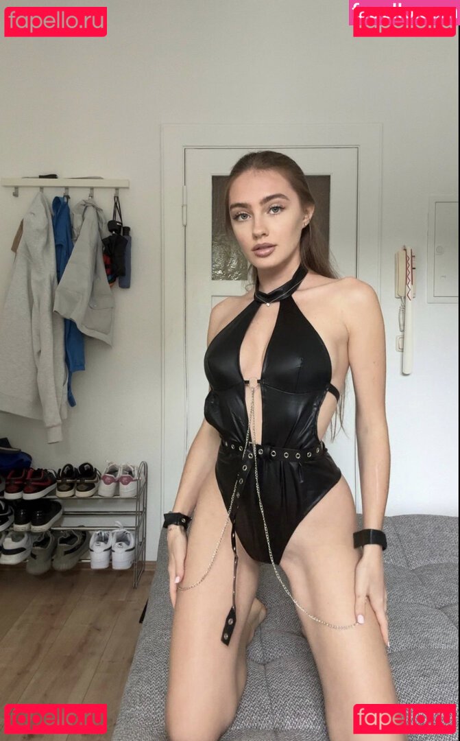 Julia Erokhina / e_r_o_s_h_i_k / eroshik / eroshik.dream Onlyfans Photo Gallery 