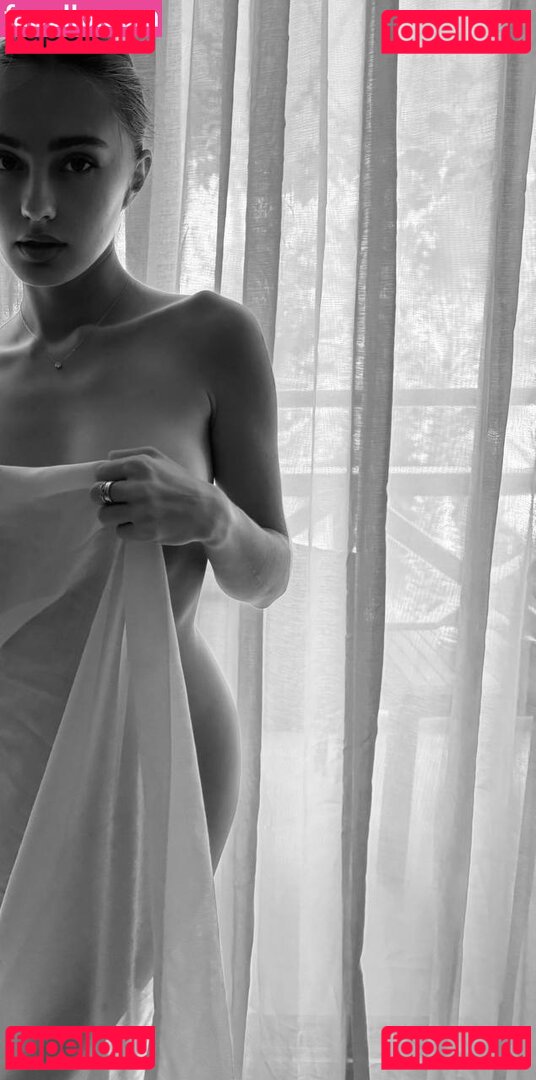 Julia Erokhina / e_r_o_s_h_i_k / eroshik / eroshik.dream Onlyfans Photo Gallery 