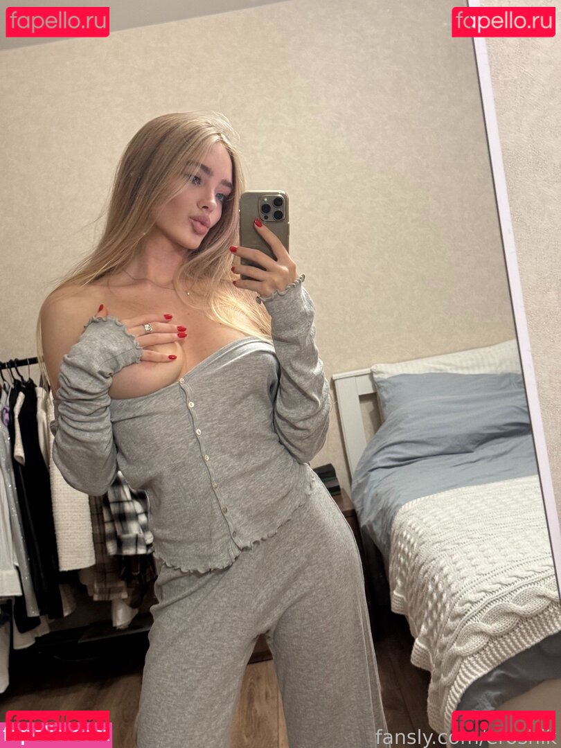 Julia Erokhina / e_r_o_s_h_i_k / eroshik / eroshik.dream Onlyfans Photo Gallery 