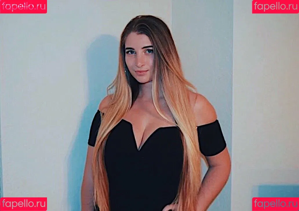 Alex B Onlyfans Photo Gallery 