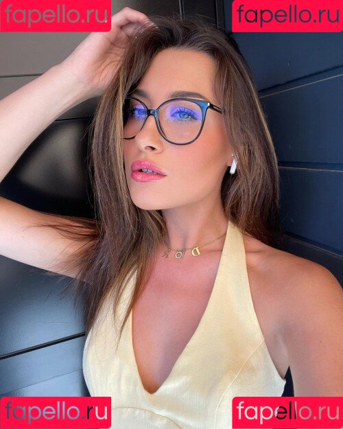 Maëlyss Lepage Onlyfans Photo Gallery 