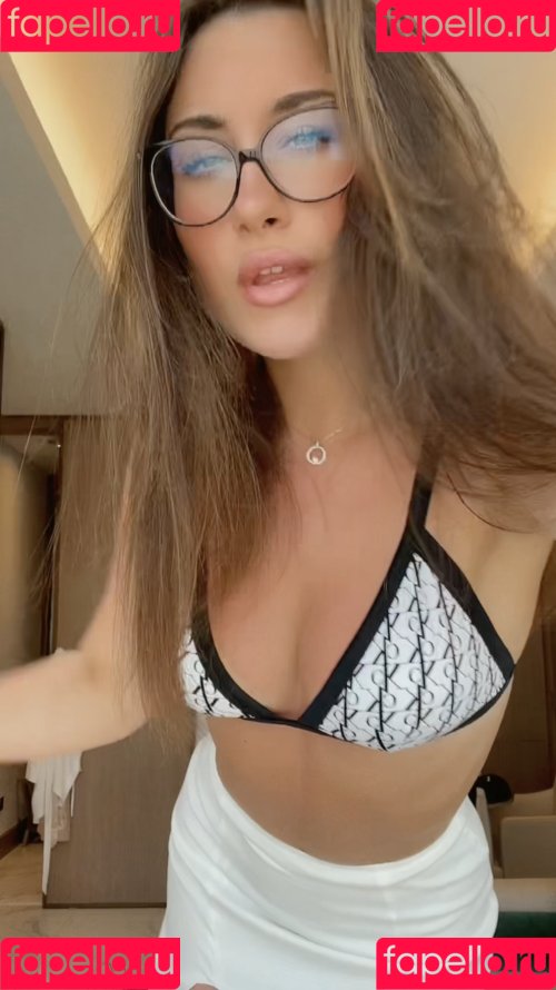 Maëlyss Lepage Onlyfans Photo Gallery 