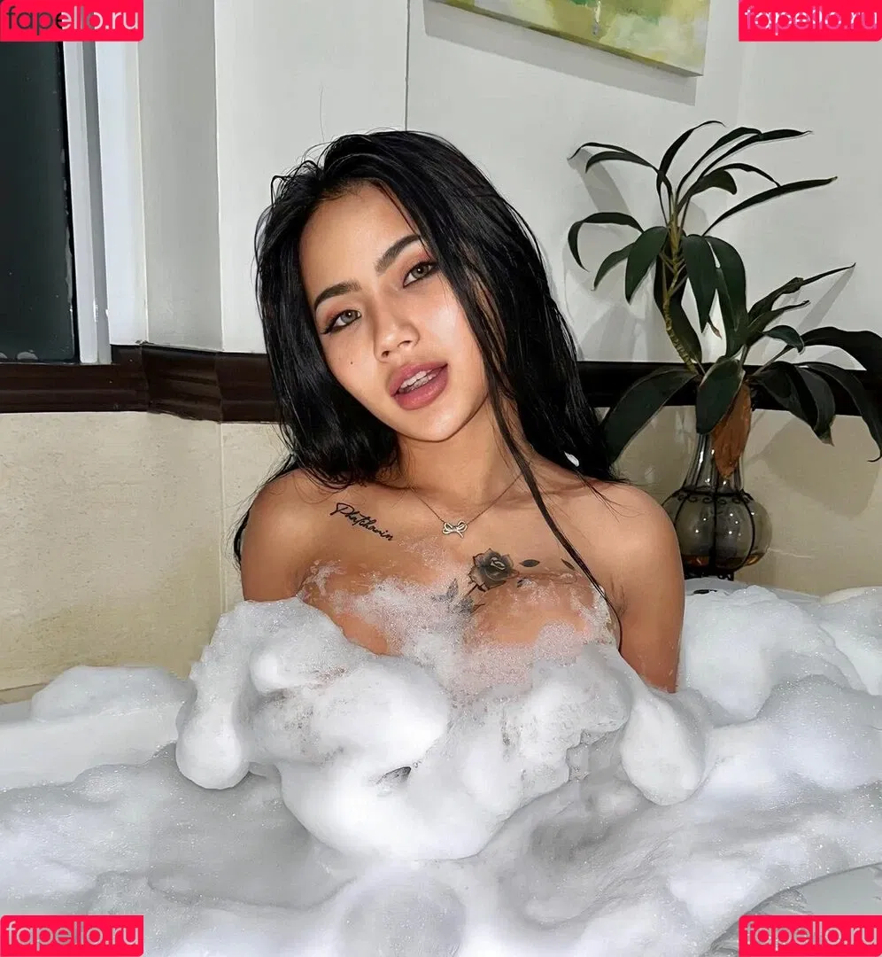 Praew Phatcharin Onlyfans Photo Gallery 