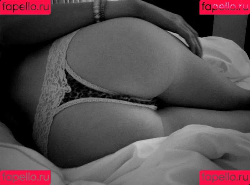 Katrina Bowden Onlyfans Photo Gallery 