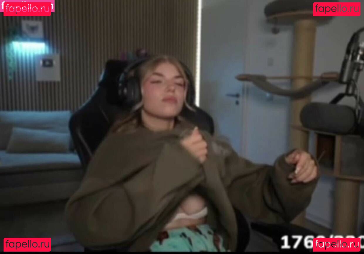 xFibii Onlyfans Photo Gallery 