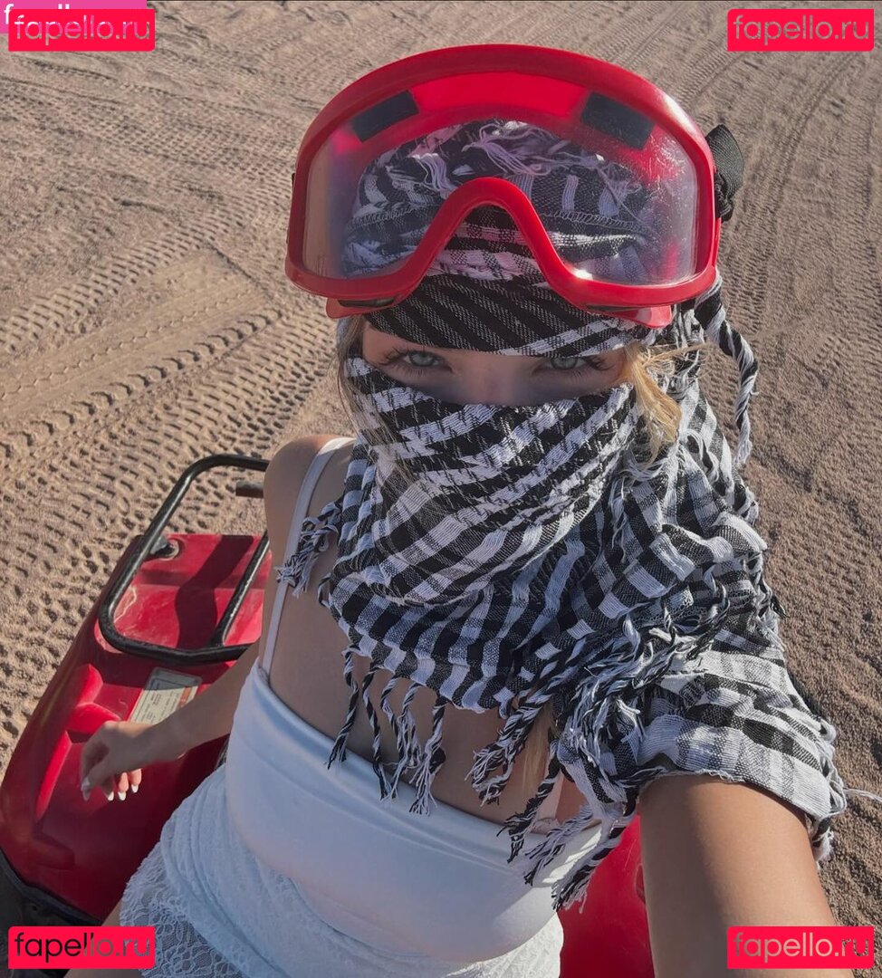 xFibii Onlyfans Photo Gallery 