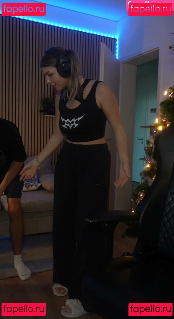 xFibii Onlyfans Photo Gallery 