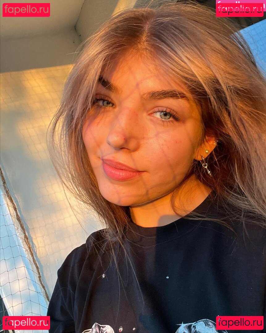 xFibii Onlyfans Photo Gallery 