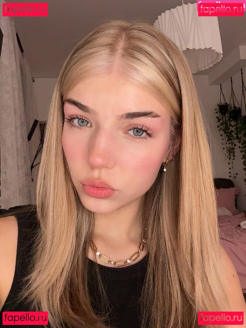 xFibii Onlyfans Photo Gallery 