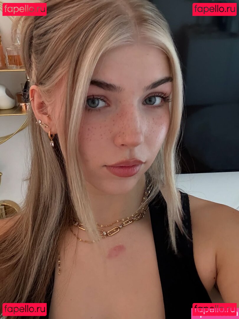 xFibii Onlyfans Photo Gallery 