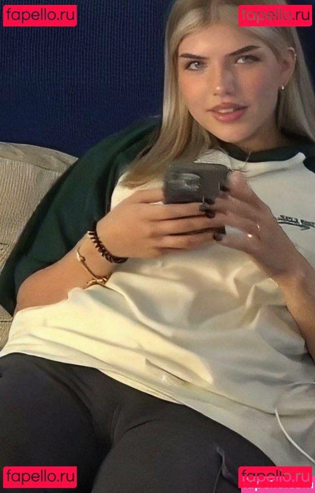 xFibii Onlyfans Photo Gallery 