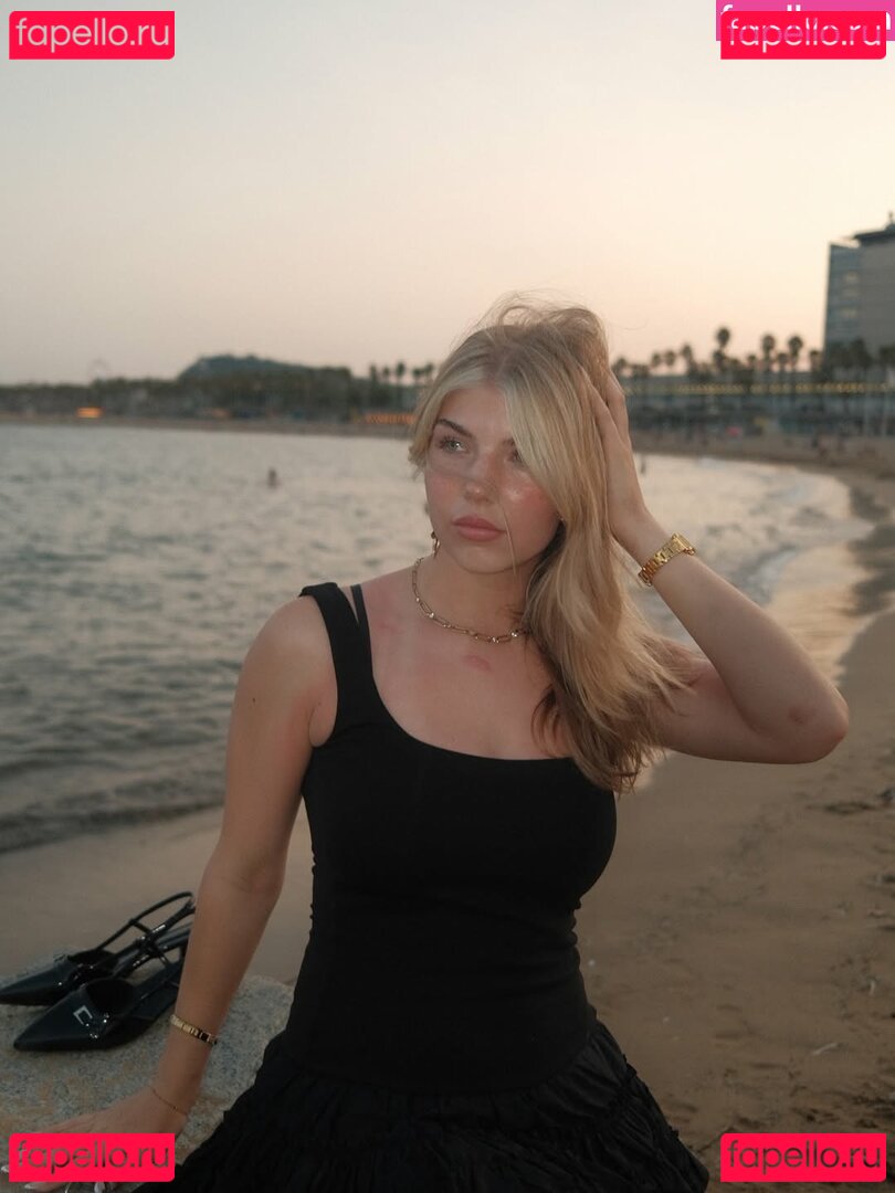 xFibii Onlyfans Photo Gallery 