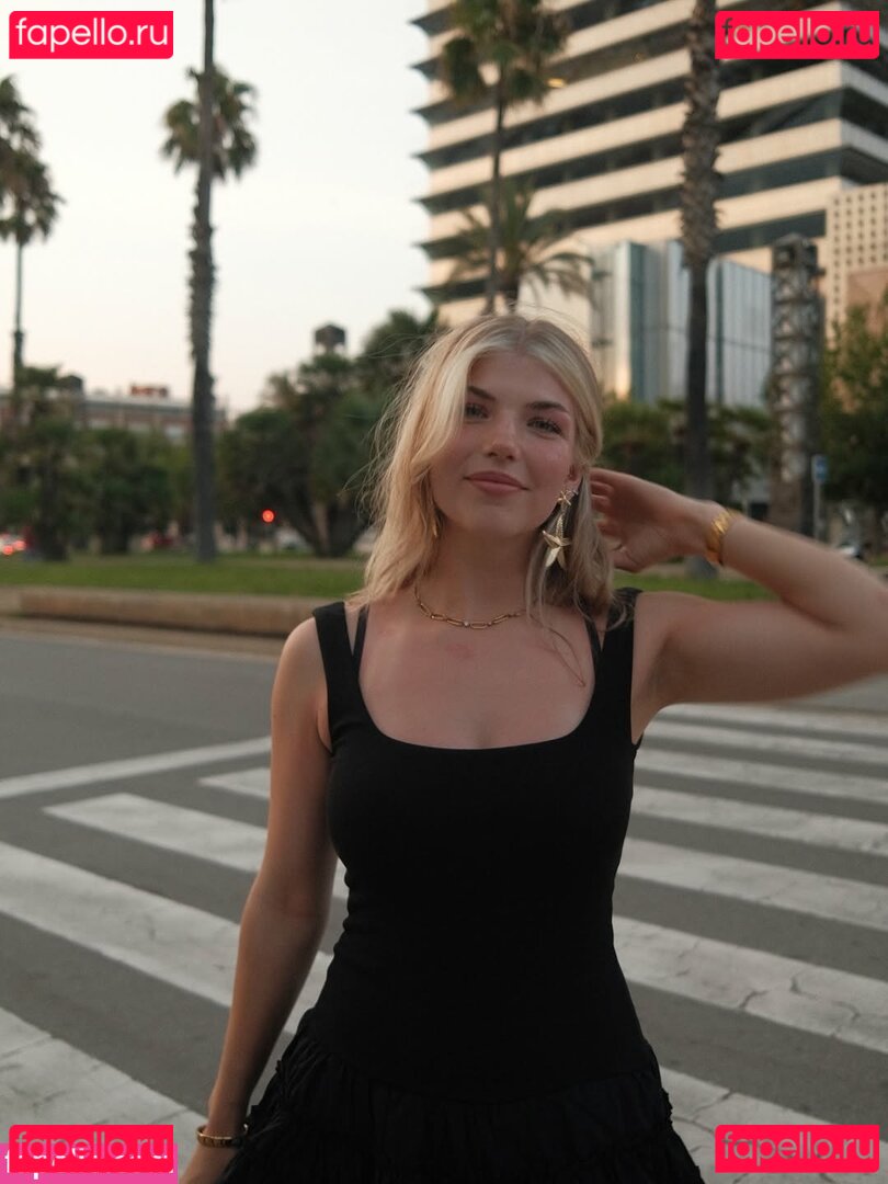 xFibii Onlyfans Photo Gallery 