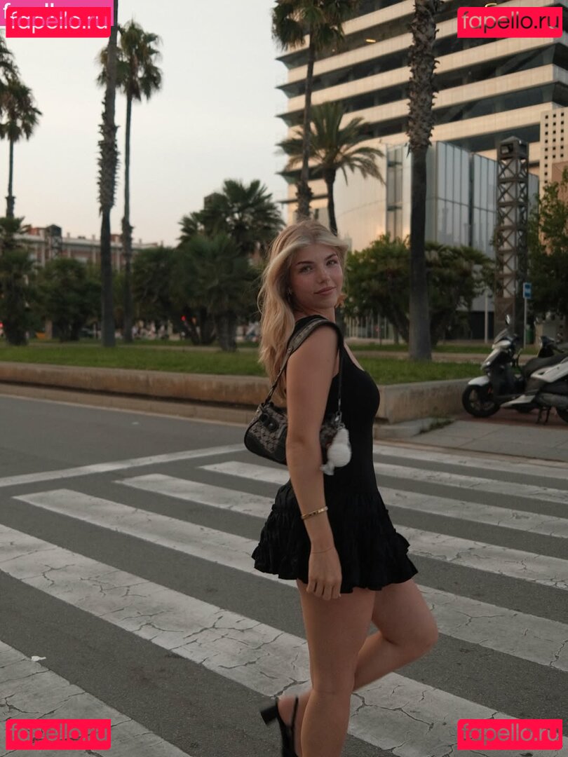 xFibii Onlyfans Photo Gallery 