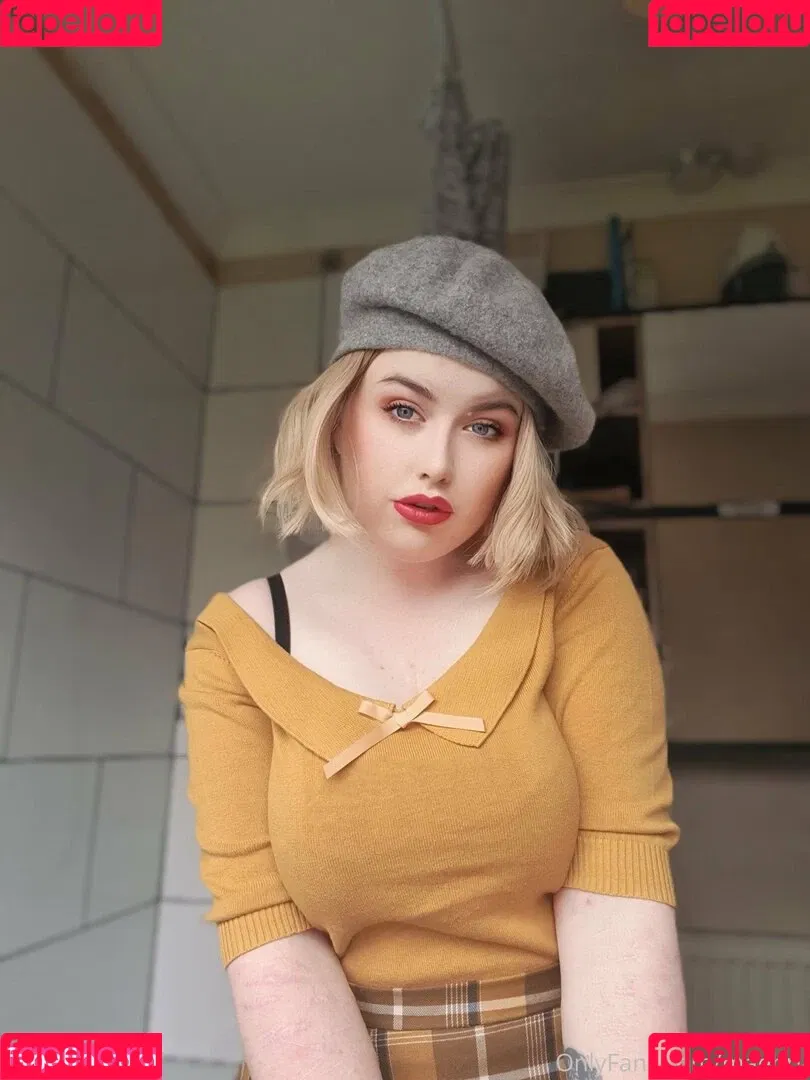 maebry Onlyfans Photo Gallery 