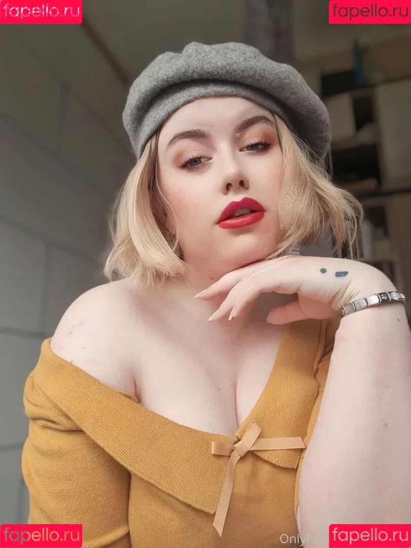 maebry Onlyfans Photo Gallery 