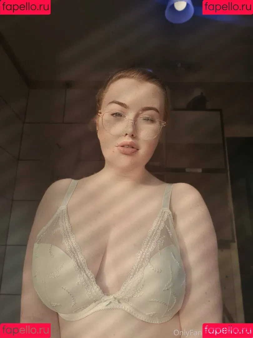 maebry Onlyfans Photo Gallery 