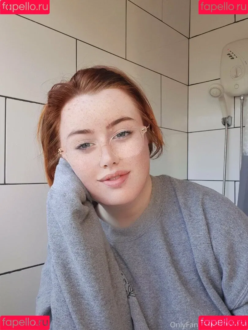 maebry Onlyfans Photo Gallery 