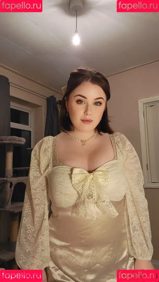 maebry Onlyfans Photo Gallery 