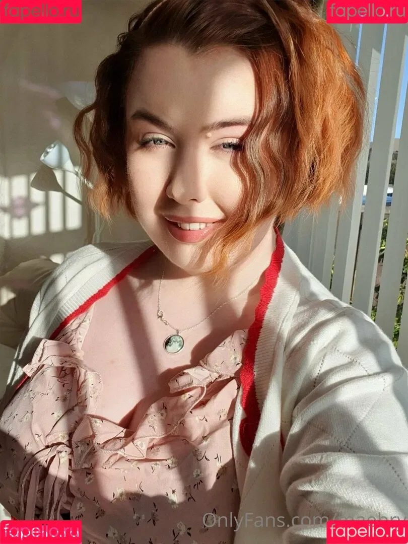 maebry Onlyfans Photo Gallery 