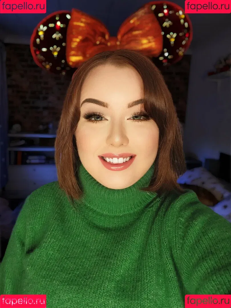 maebry Onlyfans Photo Gallery 
