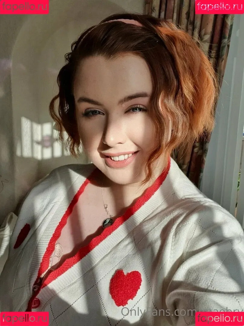 maebry Onlyfans Photo Gallery 