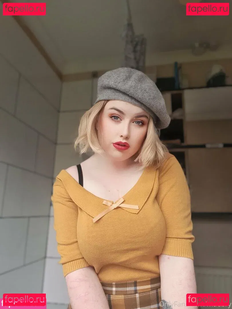 maebry Onlyfans Photo Gallery 